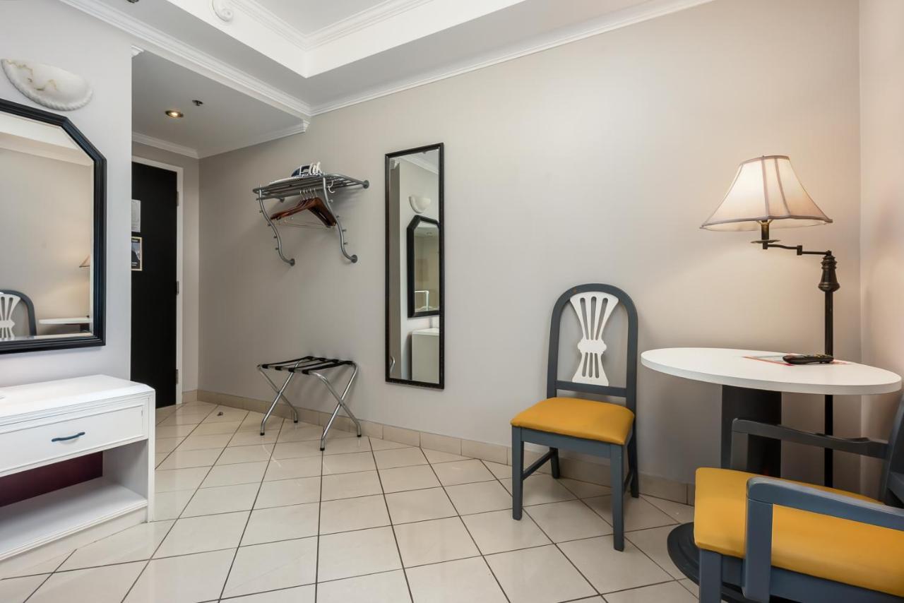Samesun Montreal Hotel & Hostel Екстериор снимка